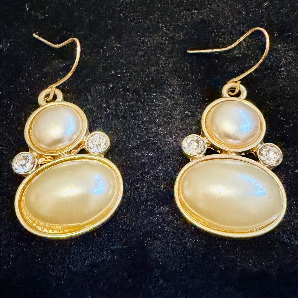 Elegant Gold and Pearl Drop Earrings